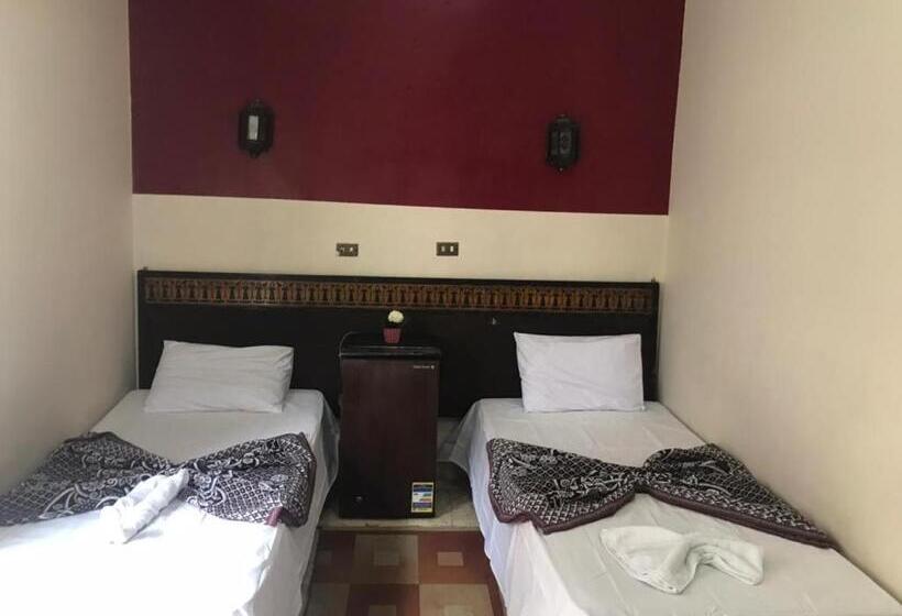 اتاق استاندارد چهار تخته, One Season Hostel