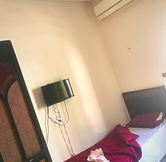 اتاق استاندارد, One Season Hostel