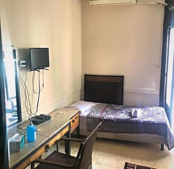 اتاق استاندارد, One Season Hostel