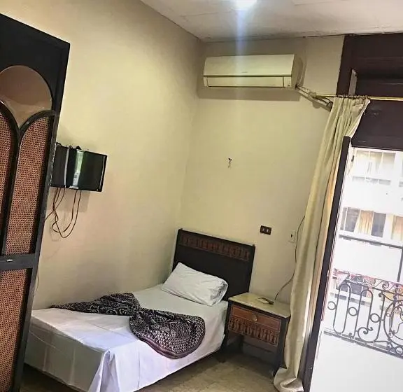 اتاق استاندارد سه نفره, One Season Hostel