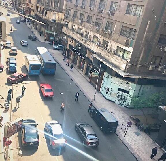 اتاق لوکس خانوادگی, One Season Hostel
