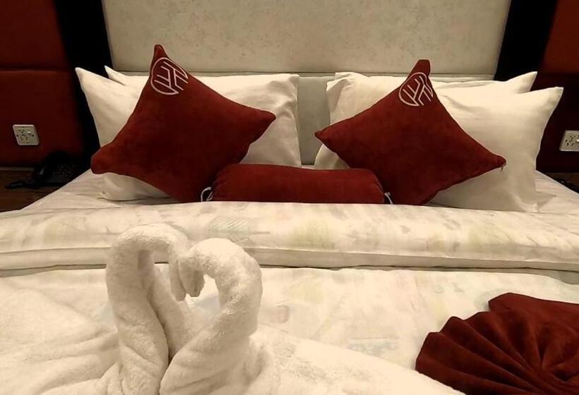 سوییت اجرایی, The Holiday