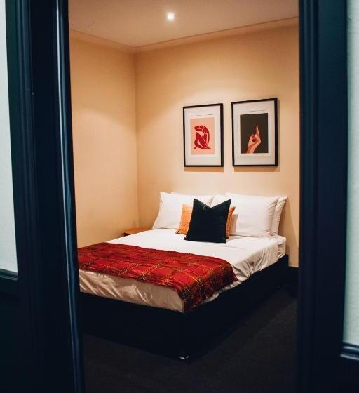 اتاق لوکس, The Sherwood