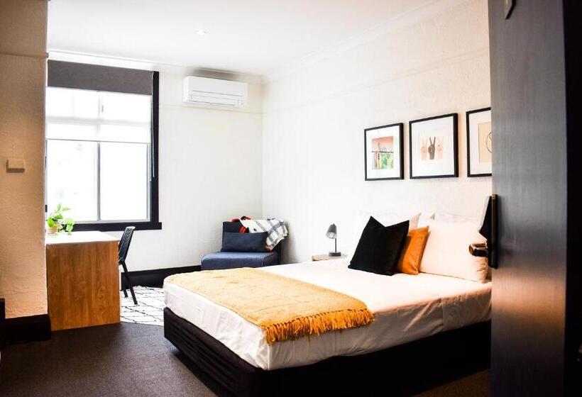 اتاق لوکس, The Sherwood