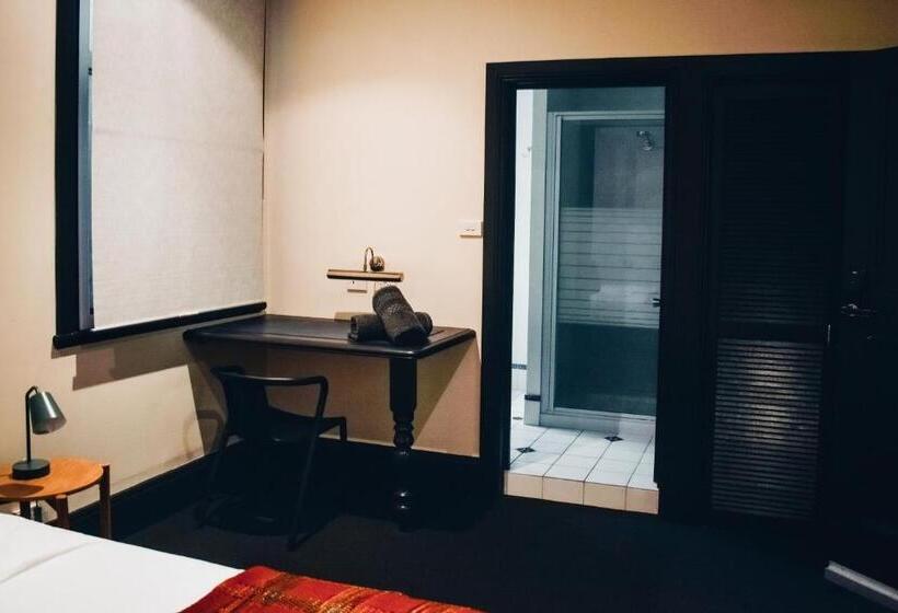 اتاق لوکس, The Sherwood