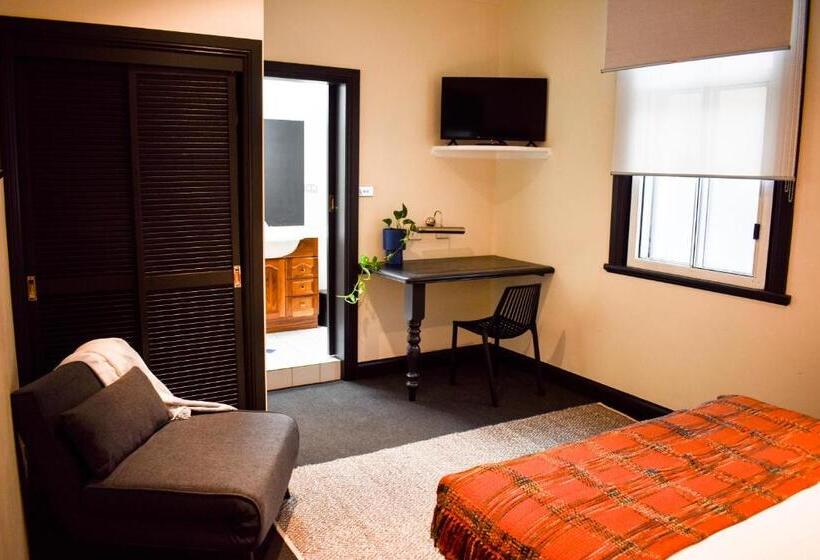 اتاق لوکس, The Sherwood