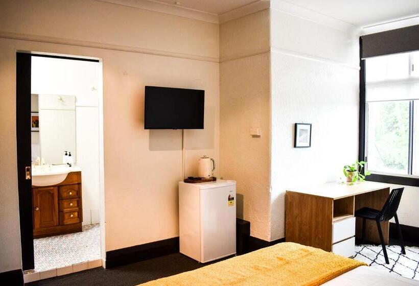 اتاق لوکس, The Sherwood