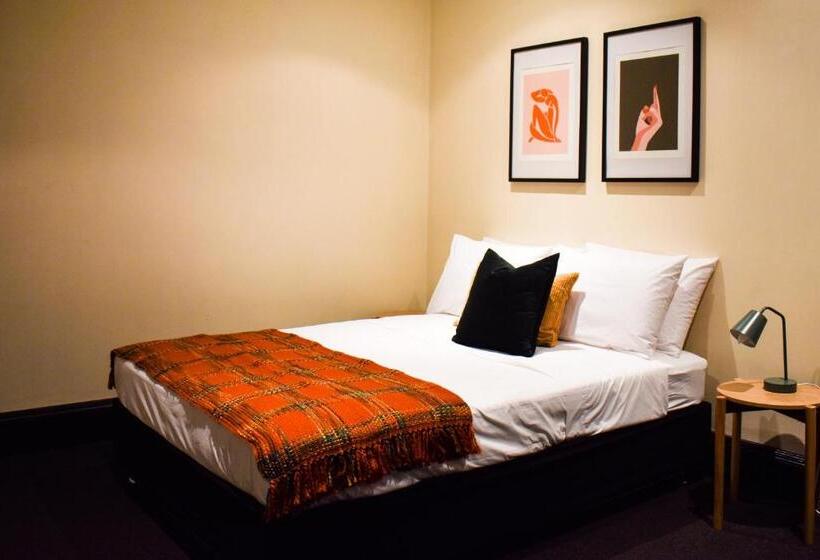 اتاق لوکس, The Sherwood