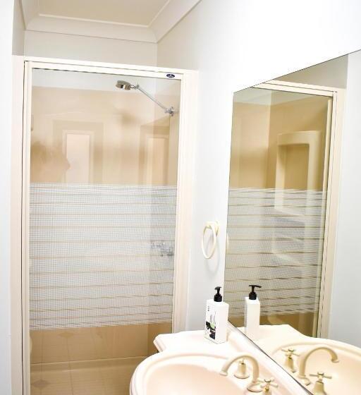 اتاق استاندارد, The Sherwood