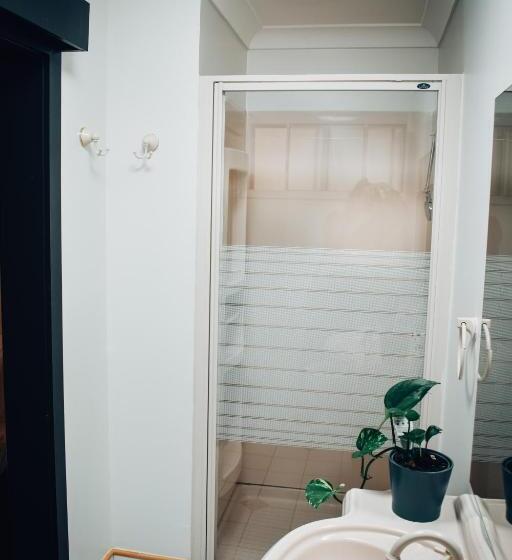 اتاق استاندارد, The Sherwood