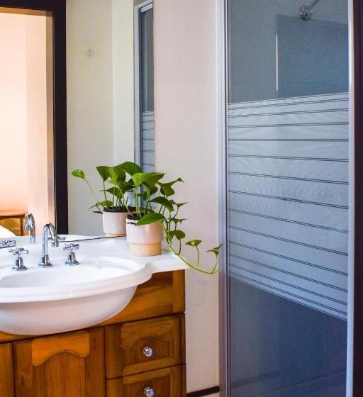 اتاق استاندارد, The Sherwood