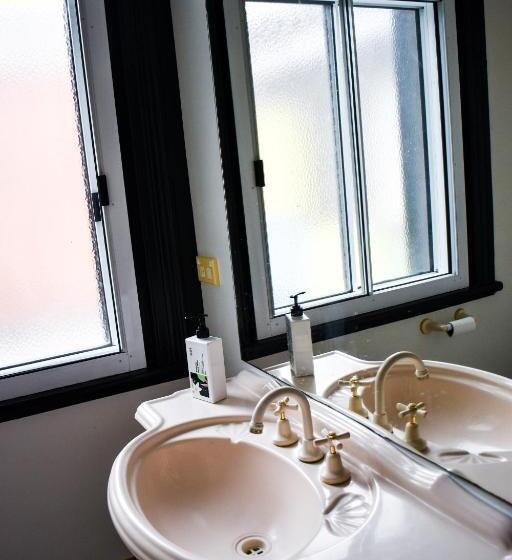 اتاق استاندارد, The Sherwood