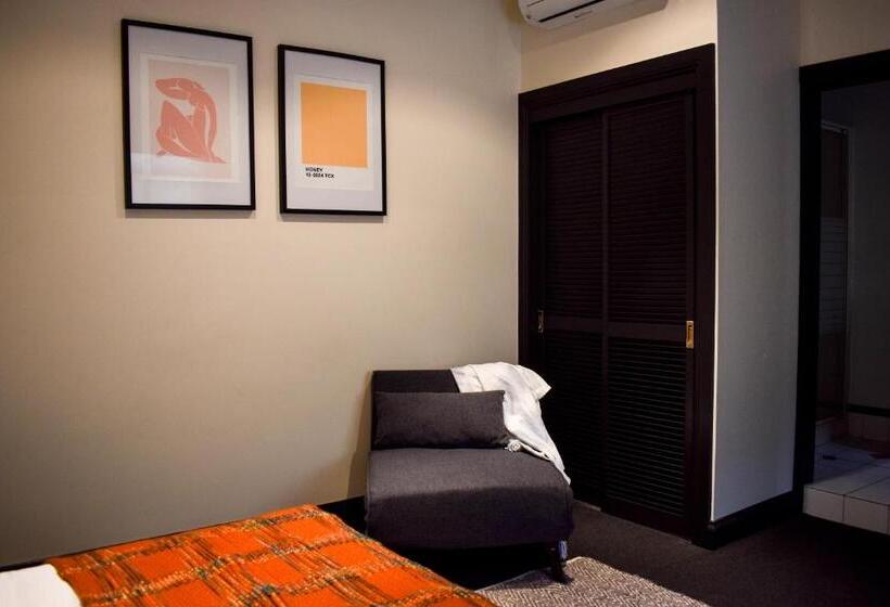 اتاق لوکس, The Sherwood