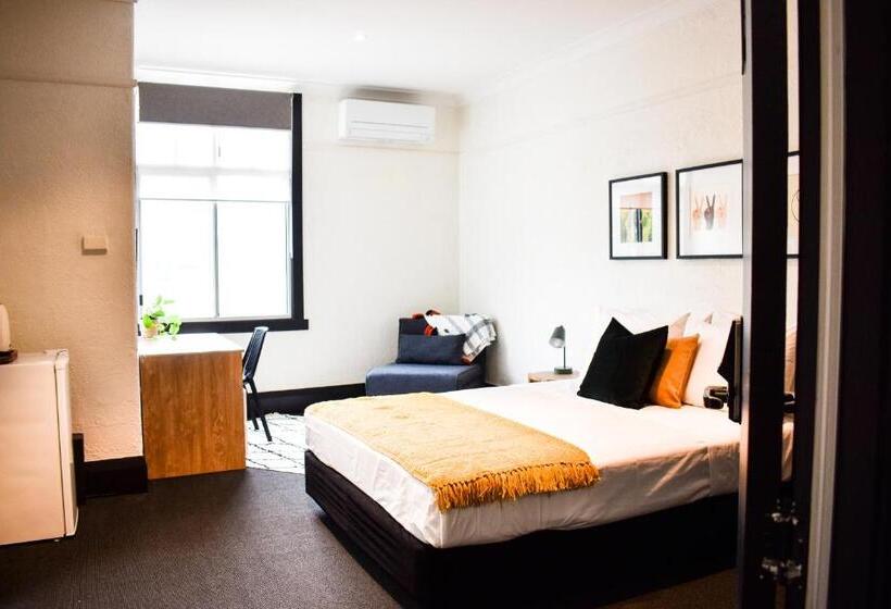 اتاق لوکس, The Sherwood