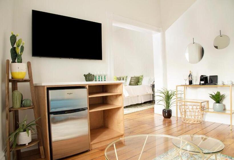 Deluxe Suite King-Size Franciággyal, The Juniper Inn