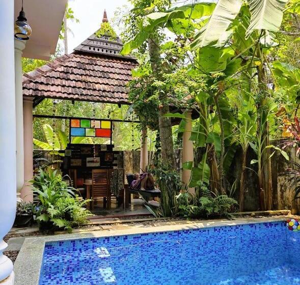 스탠다드 룸 킹사이즈 침대, Mandaram Villas