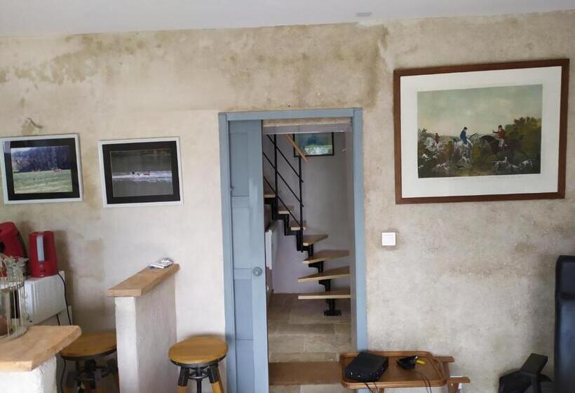 Номер Стандарт, Petit Saint Hubert 1 à 4 Personnes