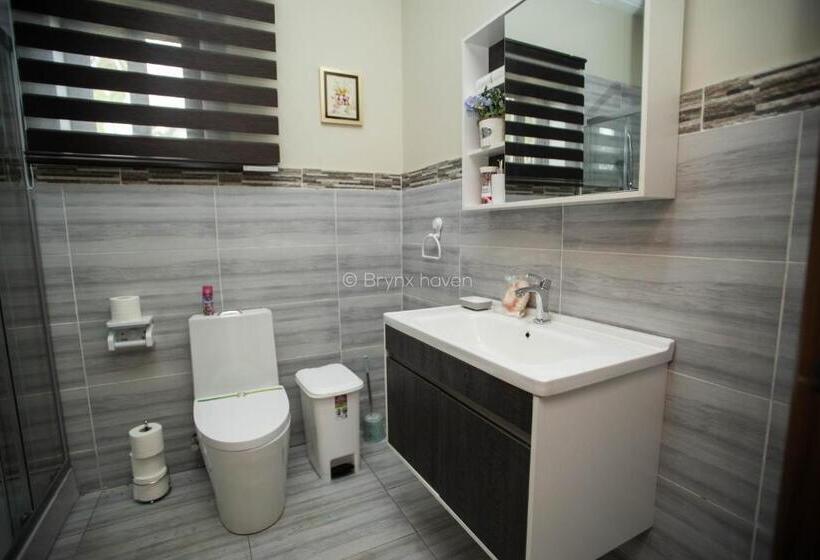 جناح إدارى, Brynx Haven   Cape Coast