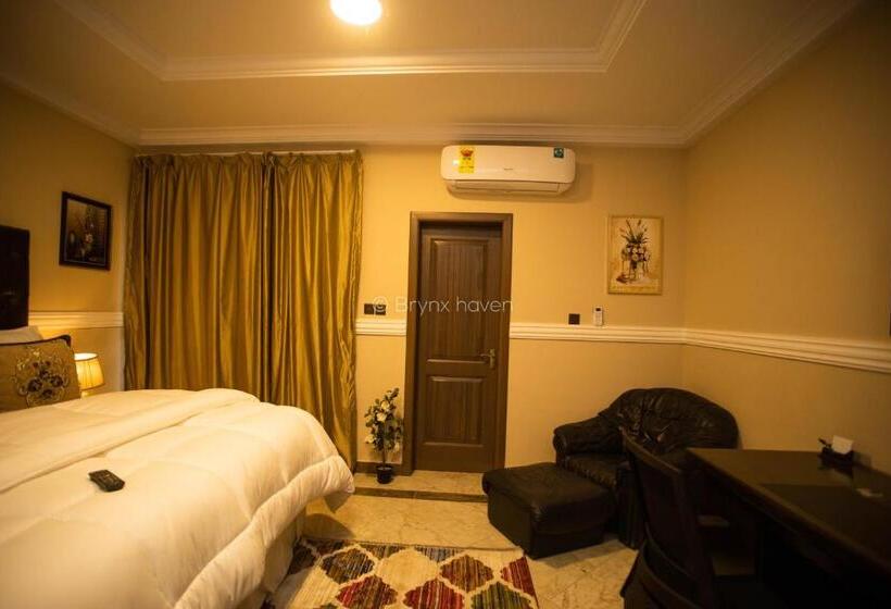 جناح إدارى, Brynx Haven   Cape Coast