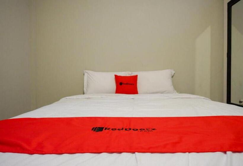 Номер Стандарт, Reddoorz Plus Near Jogja City Mall 5