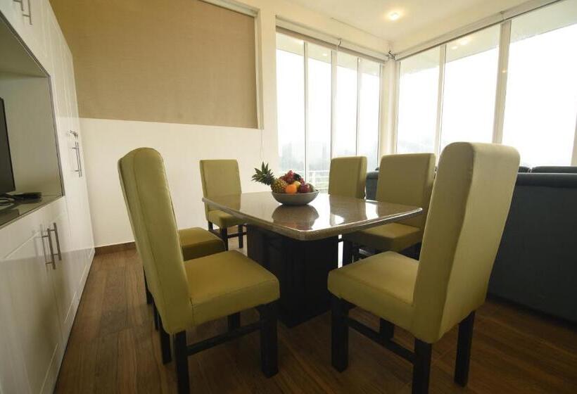 Superior Suite, Tip Top Boutique