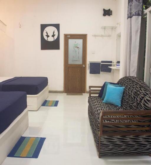 اتاق لوکس خانوادگی, Ella Walkers Nest