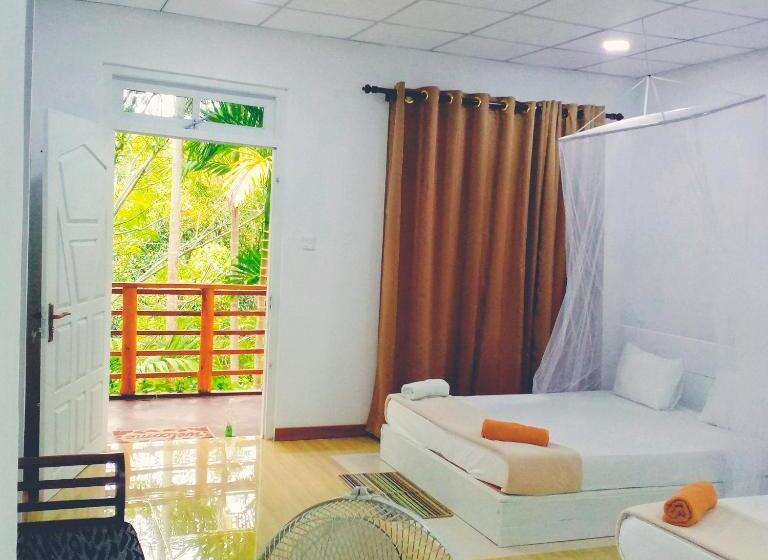 اتاق خانوادگی با چشمانداز کوه, Ella Walkers Nest