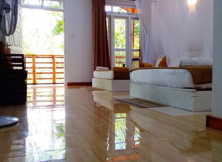 اتاق خانوادگی با چشمانداز کوه, Ella Walkers Nest