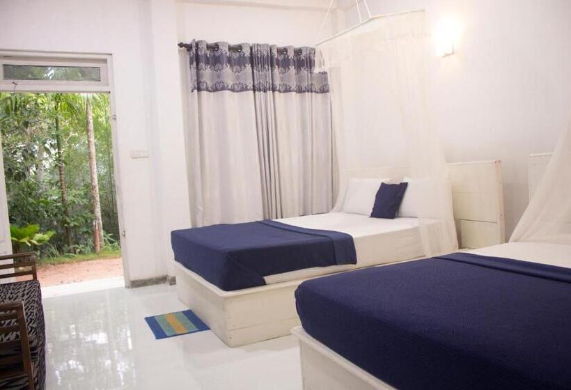 اتاق لوکس خانوادگی, Ella Walkers Nest