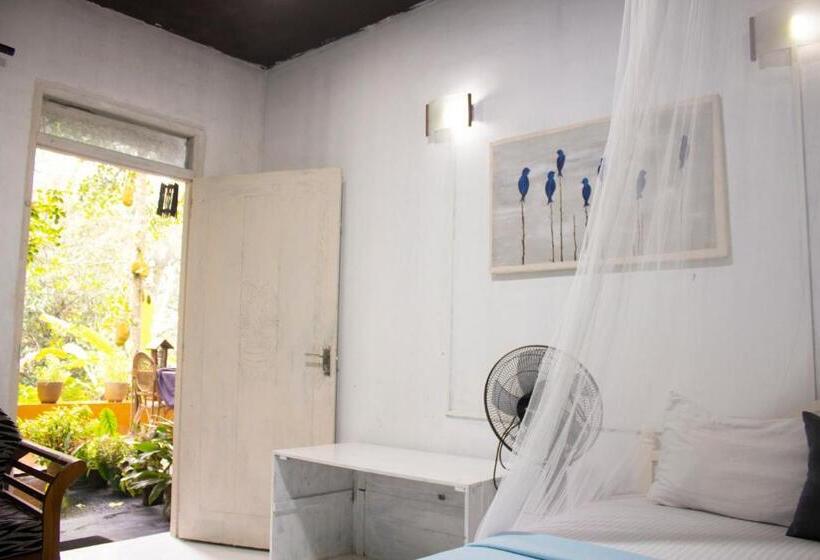 اتاق راحتی سه تخته, Ella Walkers Nest