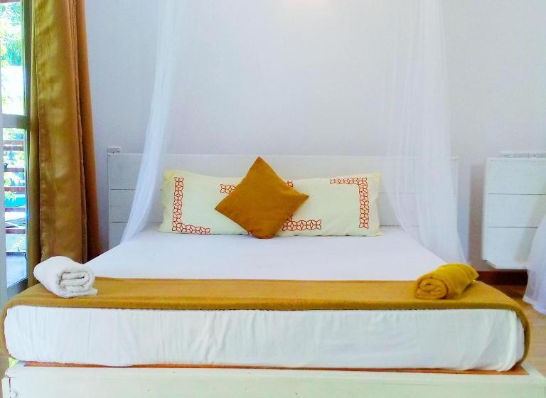 اتاق خانوادگی با چشمانداز کوه, Ella Walkers Nest