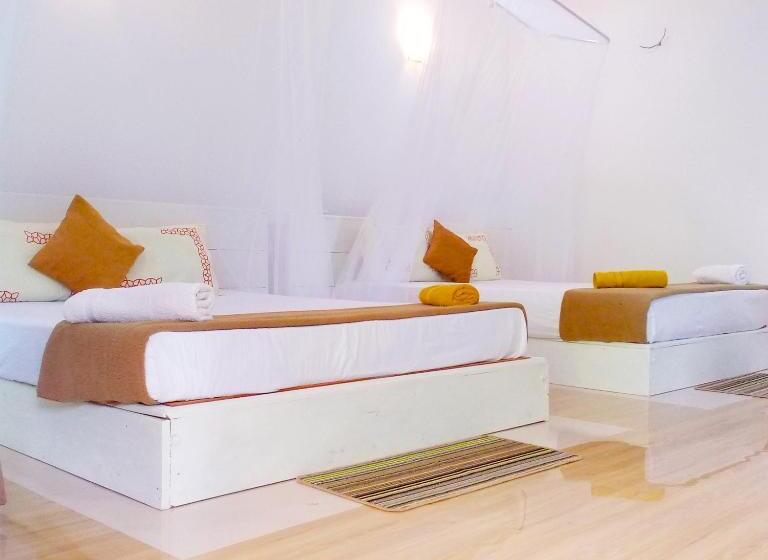 اتاق خانوادگی با چشمانداز کوه, Ella Walkers Nest