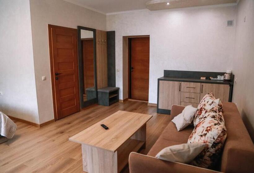 غرفة كلاسيكية ثلاثية, баймонт