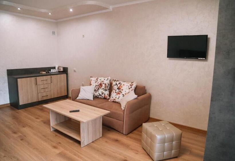 غرفة كلاسيكية ثلاثية, баймонт