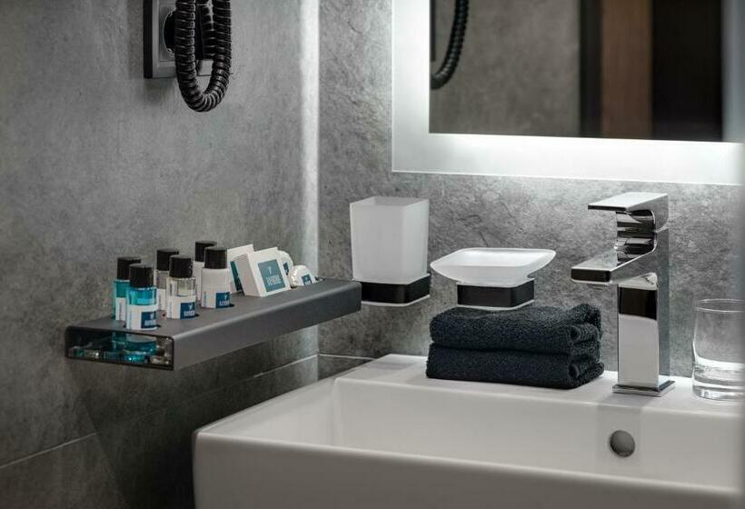 اتاق استاندارد, Raymond