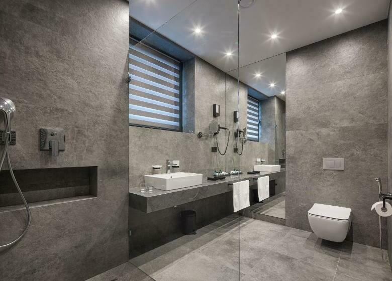 اتاق سوپریور, Raymond