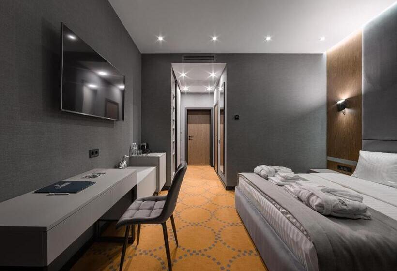 اتاق استاندارد, Raymond