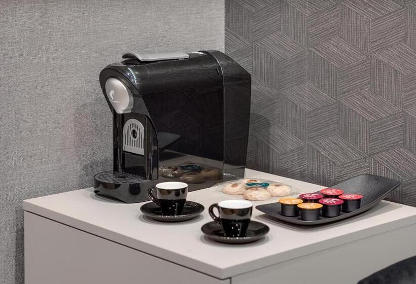 سوییت اجرایی, Raymond