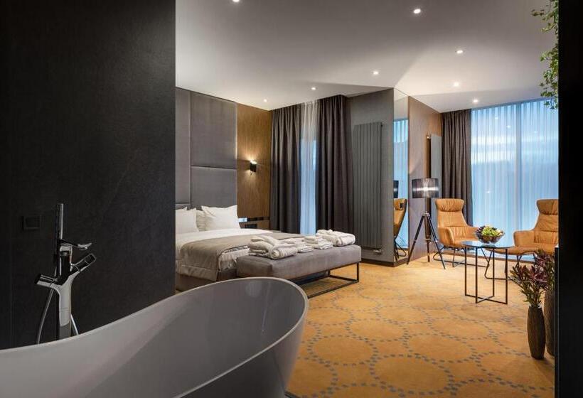 سوییت اجرایی, Raymond