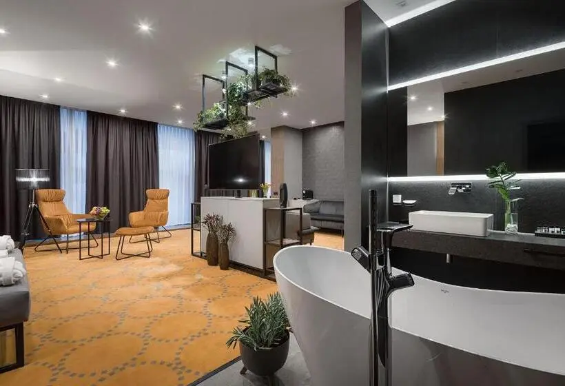 Executive Suite, Raymond