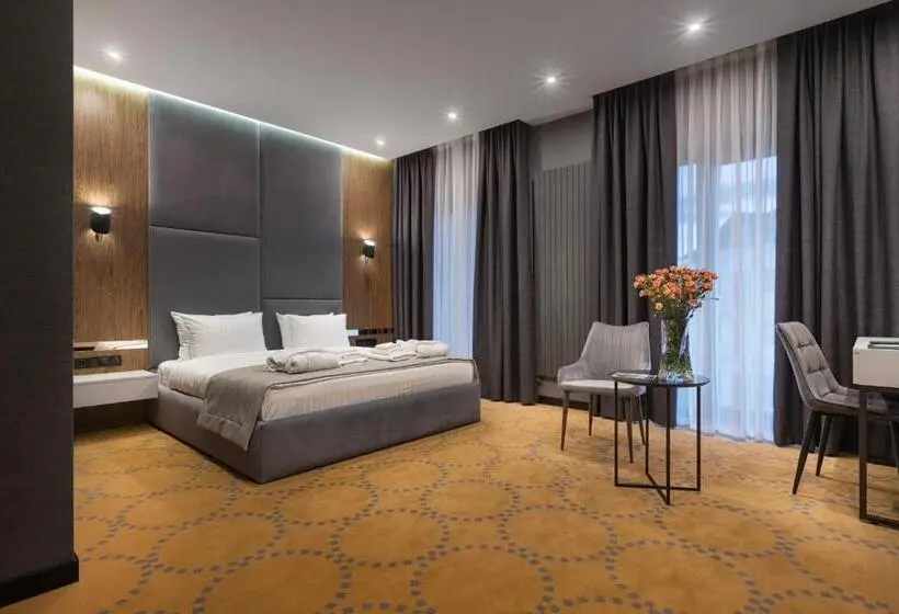 Junior Suite, Raymond