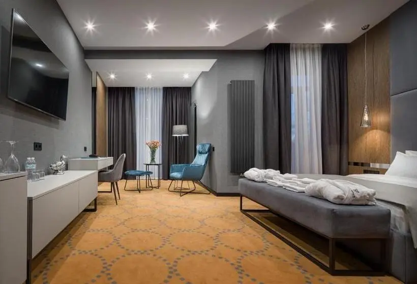 Suite, Raymond