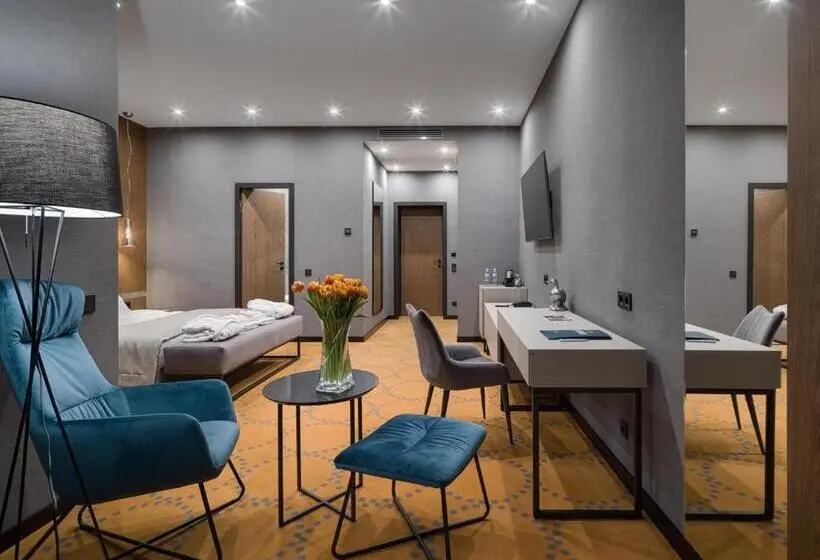 Suite, Raymond