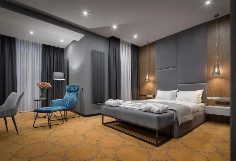 Suite, Raymond