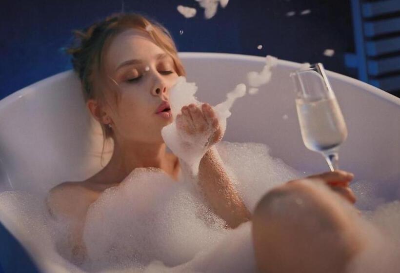 سوییت اجرایی, Raymond