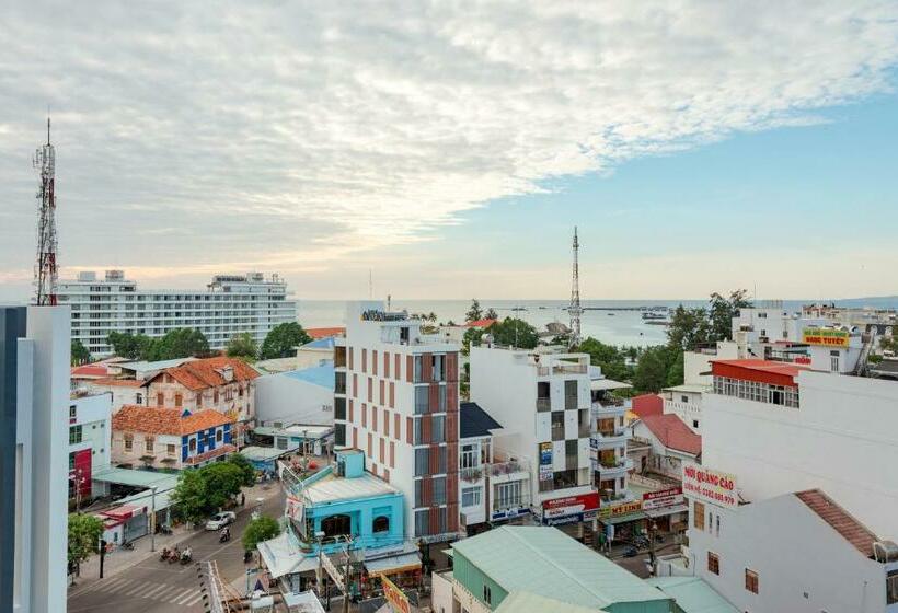 جناح إدارى, The Empire