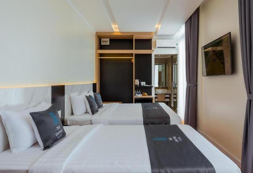 غرفة قياسية ثلاثية, The Empire