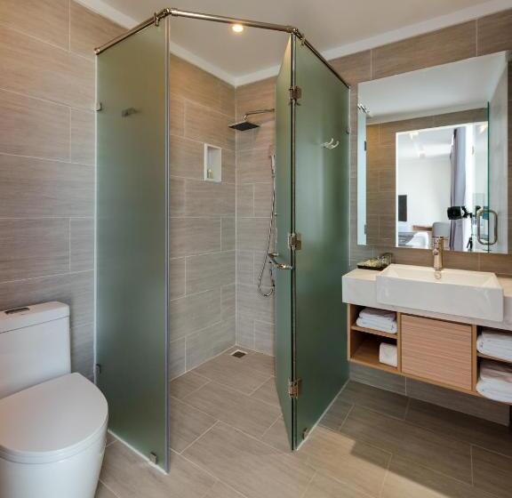 غرفة قياسية ثلاثية, The Empire