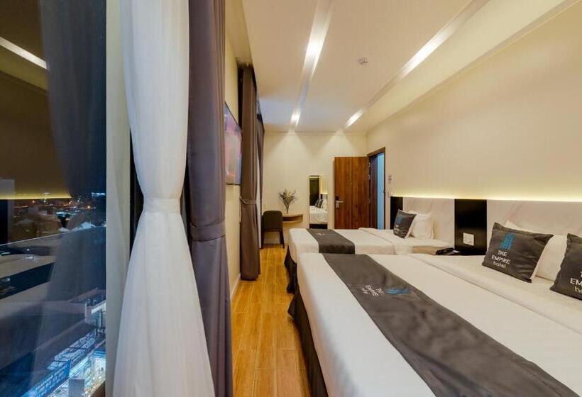 غرفة قياسية ثلاثية, The Empire