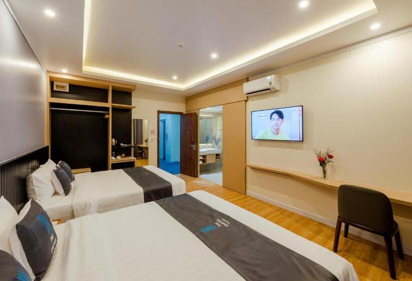 غرفة عائلية, The Empire